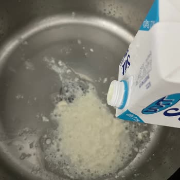 Bozuk Süt Ve Sağlık Endişesi: İade İsteği