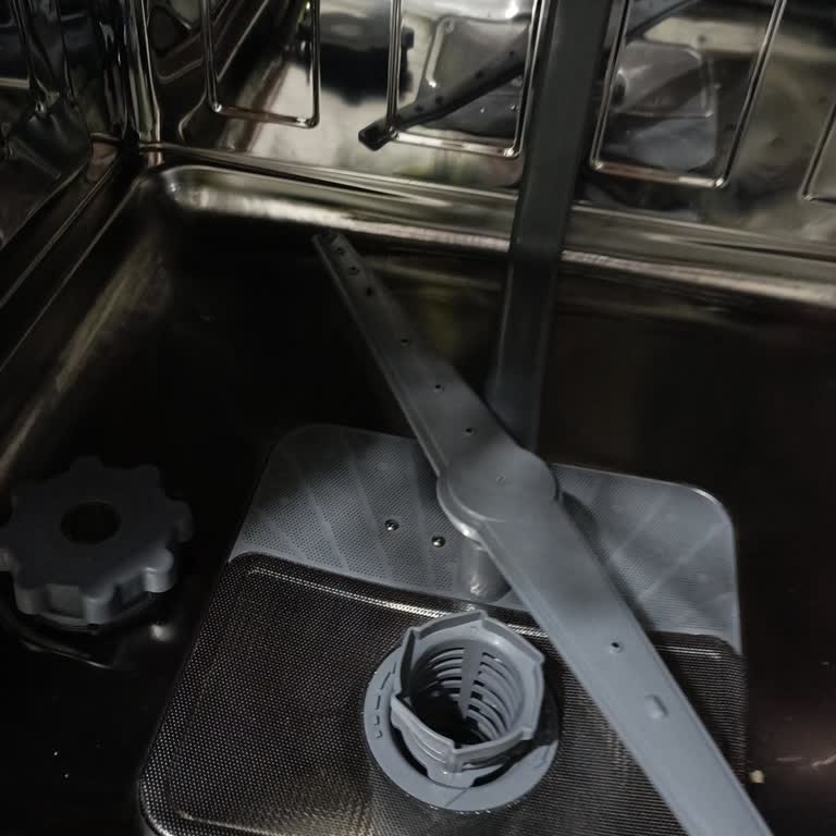 Üçüncü Arızada Kapağın Sızdırması Ve Yetkisiz Plastik Parça Değişimi