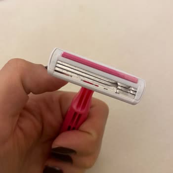 Rossmann'dan Satın Alınan Kırık Bic Kadın Tıraş Bıçağı Nedeniyle Yaralanma