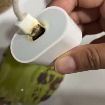Teknosa’dan Alınan Apple Şarj Adaptörü Gece Yandı – Yangın Riski Oluşturdu