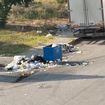 Seyhan'da Çöp Toplama Hizmeti Düzenli Değil