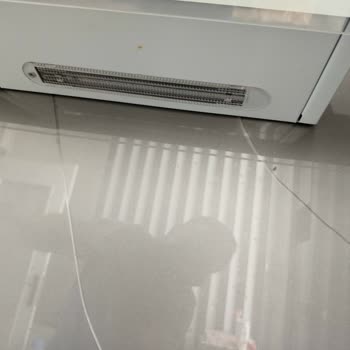 Kumtel Yetkili Servisin Dikkatsiz Montajı Davlumbaz Arkasındaki Fayansları Kırdı