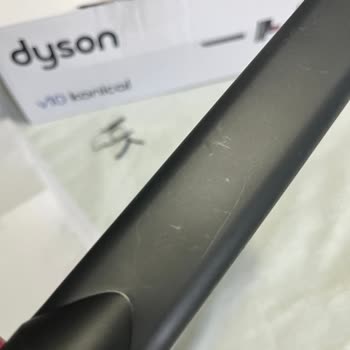 Dyson V10 Süpürge Çalışmaz Ve Servis Sonrası Hasarlı Şekilde İade Edildi
