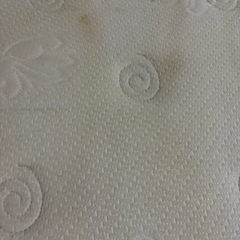 Net Koltuk Yıkama İşlem Sonrasında Yatak Son Derece Kirli Ve Lekeli Kaldı