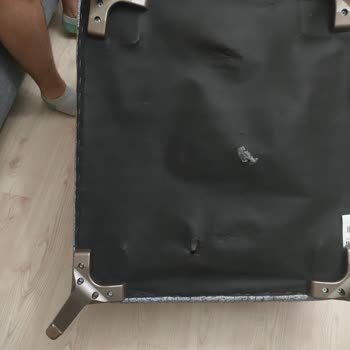 Kusurlu Koltuk Takımı: Görünmez Yırtıklar Ve Sorumluluk Reddi