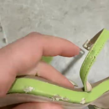 Derimod Topuklu Ayakkabı İkinci Giyişte Deri Soyulup Parçalandı