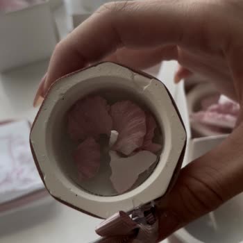 Mio Design'dan Gelen Nişan Mumları Görsel Ve Kalite Açısından Uymuyor, İsim Yanlış Ve Hasarlı