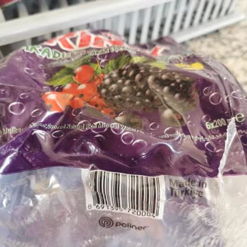 Mavi Yabancı Maddeler İçeren Şişe Suyu Çocuk Sağlığını Tehdit Ediyor