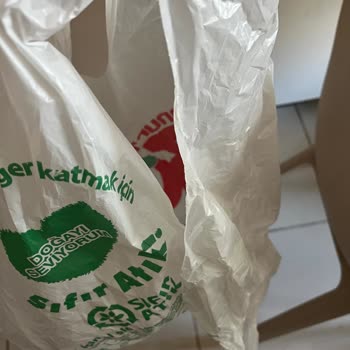 Onur Market’te Dayanıksız Poşetler Ve Kırık Ürünler Nedeniyle Mağduriyet