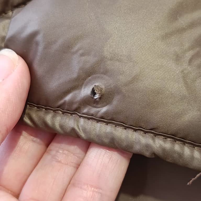 Hazel Butik'ten Kusurlu Mont İçin İade Reddedildi Ve Müşteri Tamir Zorunda Kaldı
