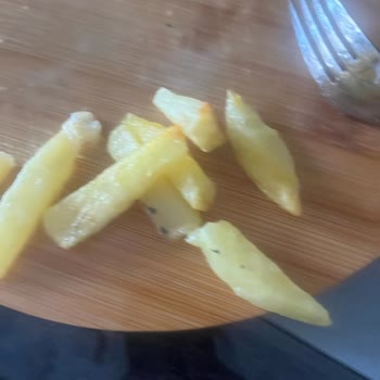 Karaca Airfryer Yiyeceklere Boya Geçirmeye ve Kimyasal Bir Kalıntı Bırakmaya Başladı