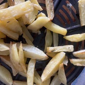 Karaca Airfryer Yiyeceklere Boya Geçirmeye ve Kimyasal Bir Kalıntı Bırakmaya Başladı