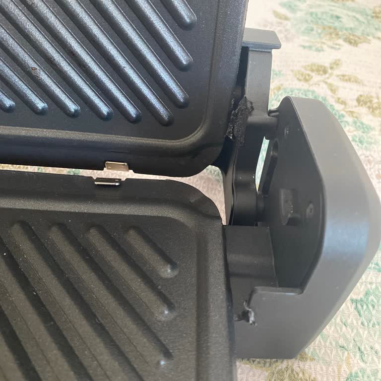 Plastik Parçası Eritilen Tost Makinesi, Kargo İle Servise Gönderilememesi