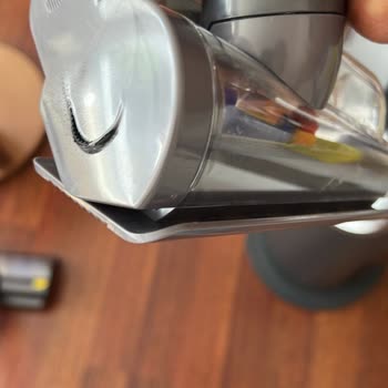 Üç Kez Kullanıldıktan Sonra Açılan Dyson Başlığın Ücretsiz Değişim İsteği