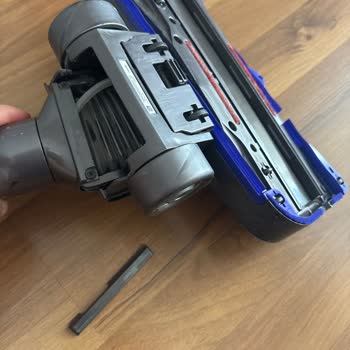 Dyson Süpürge Parçası Kırıldı, Satıcı Sorumluluk Almıyor Ve Pahalı Parça Satıyor