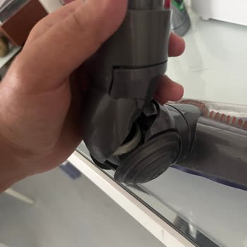 Dyson V10 Başlığının Kendi Kendine Kırılması Ve Ücretsiz Değişim Talebi