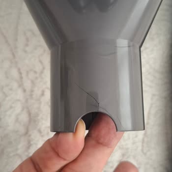 Dyson V8 Süpürge Uç Bölümündeki Çatlak İçin Ücretsiz Değişim Talebi