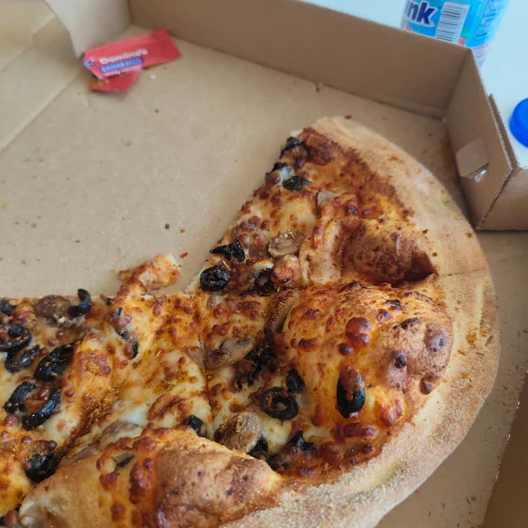 Domino’s Ankara Piyade Şubesinden Soğuk Ve Katı Pizza, Ücret İadesi Talebi
