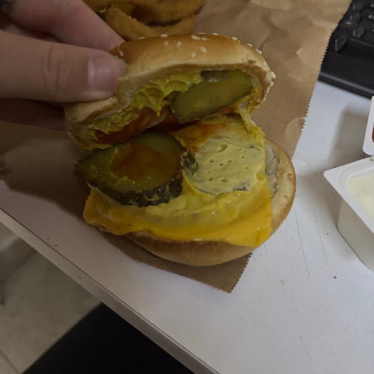 Double Cheeseburger’da Köfte Eksik Ve Kola Jel Kıvamında Tam İade Talebi