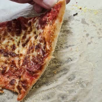 195 TL'lik Ücret İçin Kalitesiz Pizza Ve Kötü Şube Yönetimi