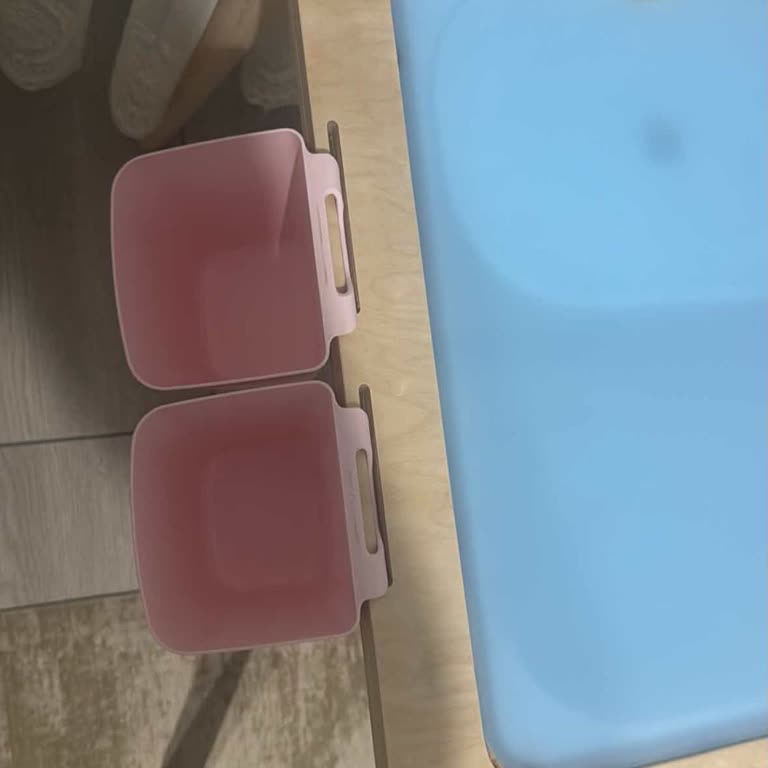 Aktivite Masasında Kalemlik Renk Uyumsuzluğu