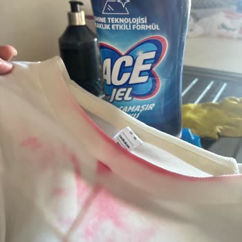 Ace Çamaşır Suyu Beyaz Tişörtü Pembe Lekelerle Bıraktı