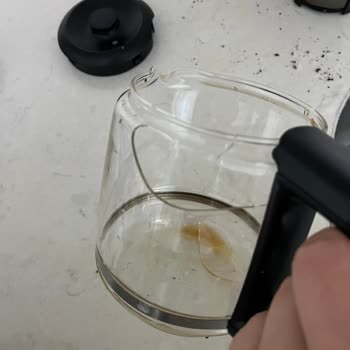 Philips Cam Demlik Kısmı Aniden Kırıldı, Çay Dökülüp Elimi Yaktı