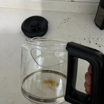 Philips Cam Demlik Kısmı Aniden Kırıldı, Çay Dökülüp Elimi Yaktı