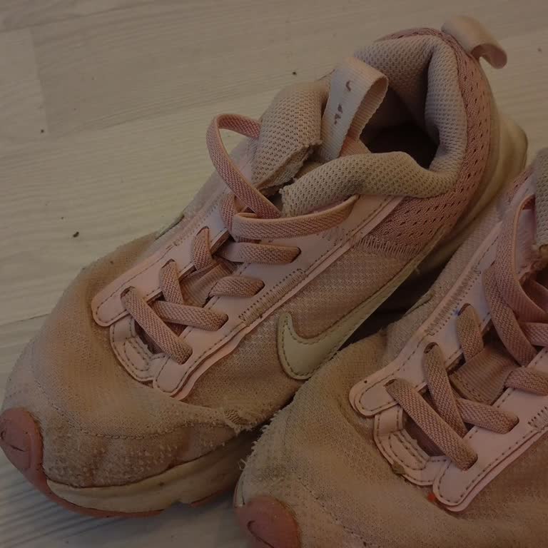 Kısa Sürede Aşırı Aşınan Nike Spor Ayakkabı İçin Ücretsiz Değişim İsteği