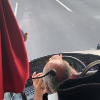 Şoförün Telefonlu Dikkatsiz Sürüşü Yolculuk Güvenliğini Tehlikeye Attı