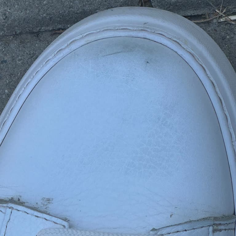Boyası Akmaya Başlayan Gerçek Deri Sneaker İçin Değişim Talebi