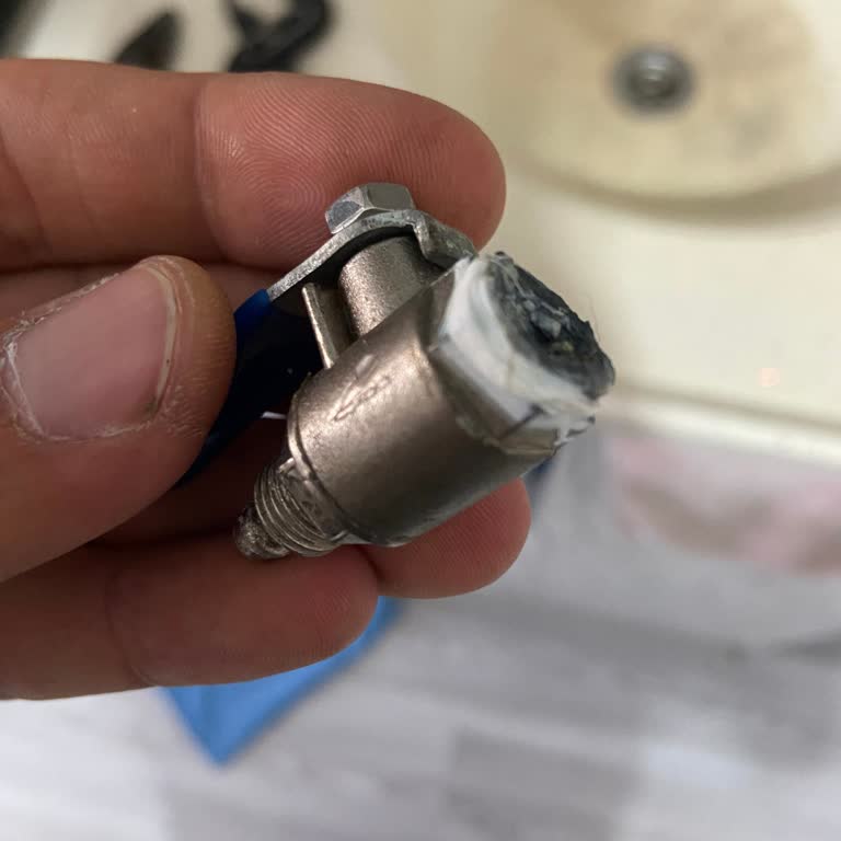 Miato Akıllı Cam Su Tankı Yetkili Servisin Hatalı Kurulumu Sonrası Parkelerde Su Hasarı