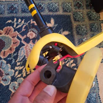 Rookie Scooter'ın Teker Bağlantısı Bir Ay İçinde Kırıldı Garanti İadesi Talebi