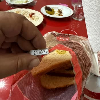 Mantar Görünümlü Bozulmuş Dilim Ekmeği Satışı, Sağlık Riski Ve İade Talebi
