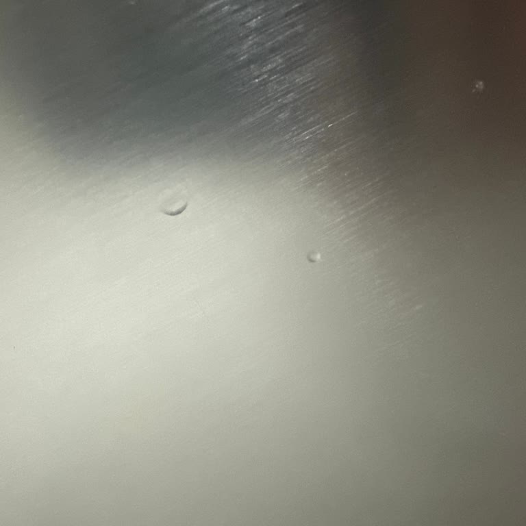 Buzdolabının Ön Yüzeyinde Yağ Ve Su Lekeleri Artıyor, Değişim İstiyorum