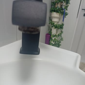 Kare Banyo Bataryalarda ve Duş Başlığı Setinde Paslanmalar ve Boyalarda Atmalar Oluştu