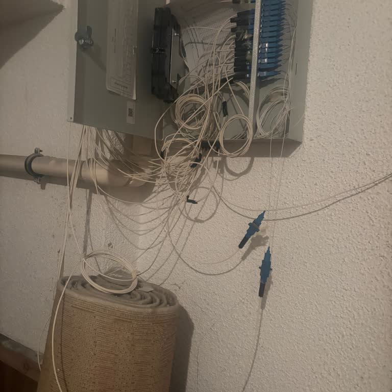 Türk Telekom Fiber Kablodaki Temassızlık Nedeniyle İnternet Kesintisi Ve Güvensiz Montaj