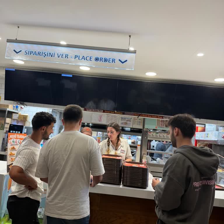 Burger King Şubesinde Personel Davranışı Şikayeti