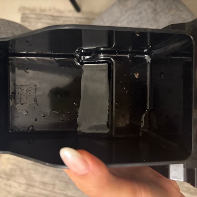 Su Kaçırma Sorunu Çözülemeyen Garanti Altındaki Delonghi Kahve Makinesi İçin Değişim Talebi