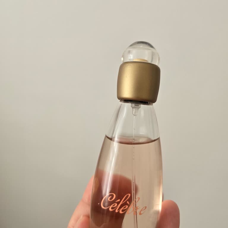 Avon Parfüm Şişesi Yarı Boş Ve Kullanılmış Gönderildi