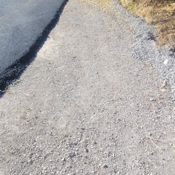 Yarım Asfalt Çalışması Araçlara Ve Mahalleye Zarar Veriyor