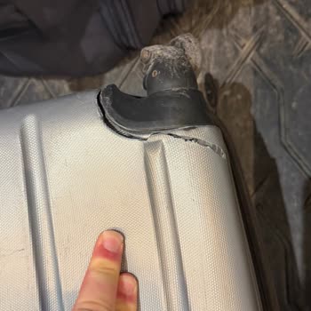 Kırık Valiz Şikayetinde Havalimanı Bildirim Sürecinin Gerçekçi Olmaması