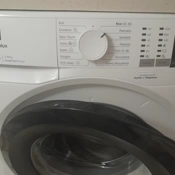 Electrolux Çamaşır Makinesi Üç Yıldır Çamaşırları Lekeli Çıkıyor, Değişim Talebi