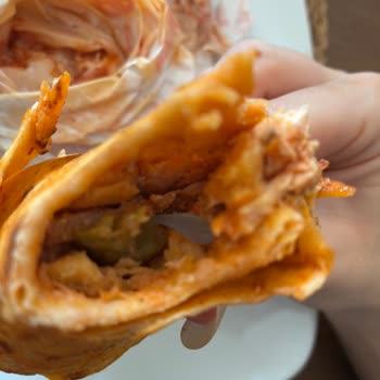 Cam Parçası İçeren Dönerde Diş Çatlaması Ve Sağlık Riski