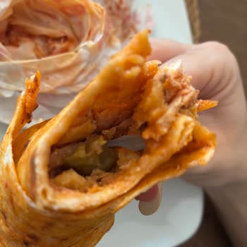 Cam Parçası İçeren Dönerde Diş Çatlaması Ve Sağlık Riski