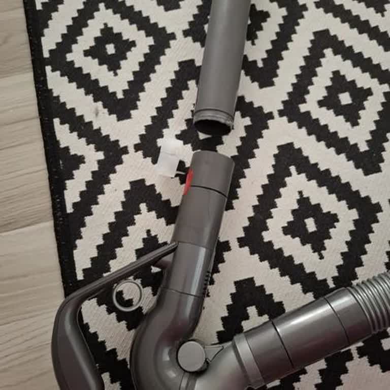 Dyson Süpürge Borusundaki Kırık Parça Ve 7 Gün Süren Kullanılamazlık