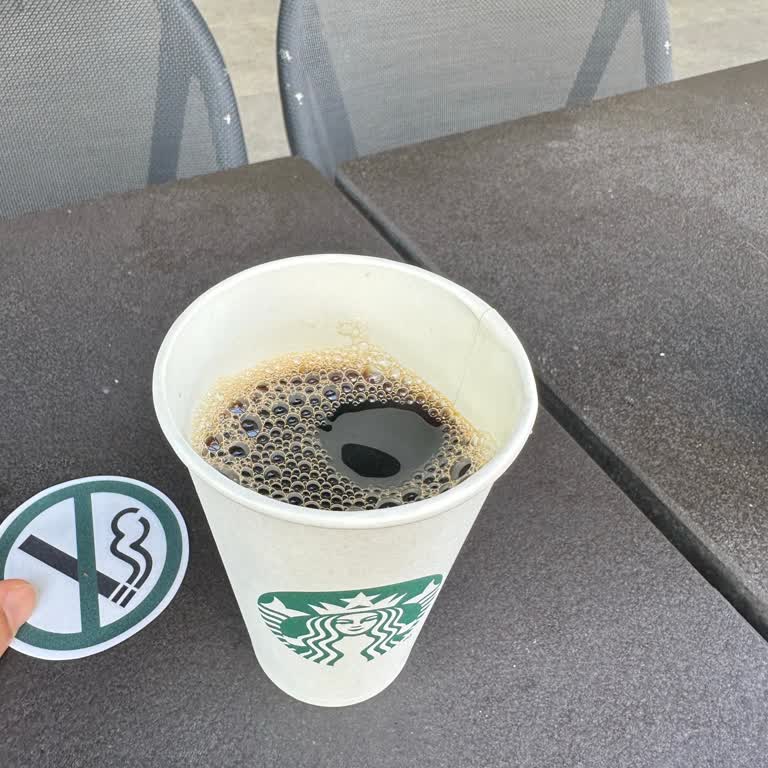 Starbucks Şubesinde Orta Boy Kahvede Az Dolum Ve Çalışan Tutumu