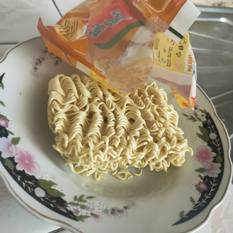 Sos Paketi Eksik Noodle Ürünü