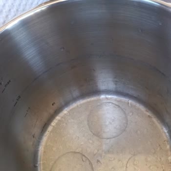 Fissler Düdüklü Tencerenin İç Tabanında Hızlı Lekelenme