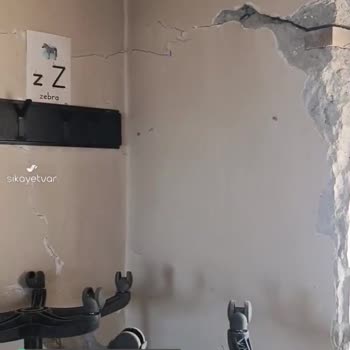 Milli Eğitim Bakanlığı Muş Merkez Üç Sırt Köyü Okulu Dökülüyor!